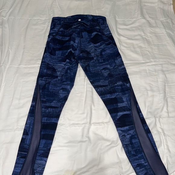 Lululemon Train Times - Picture 5 of 8